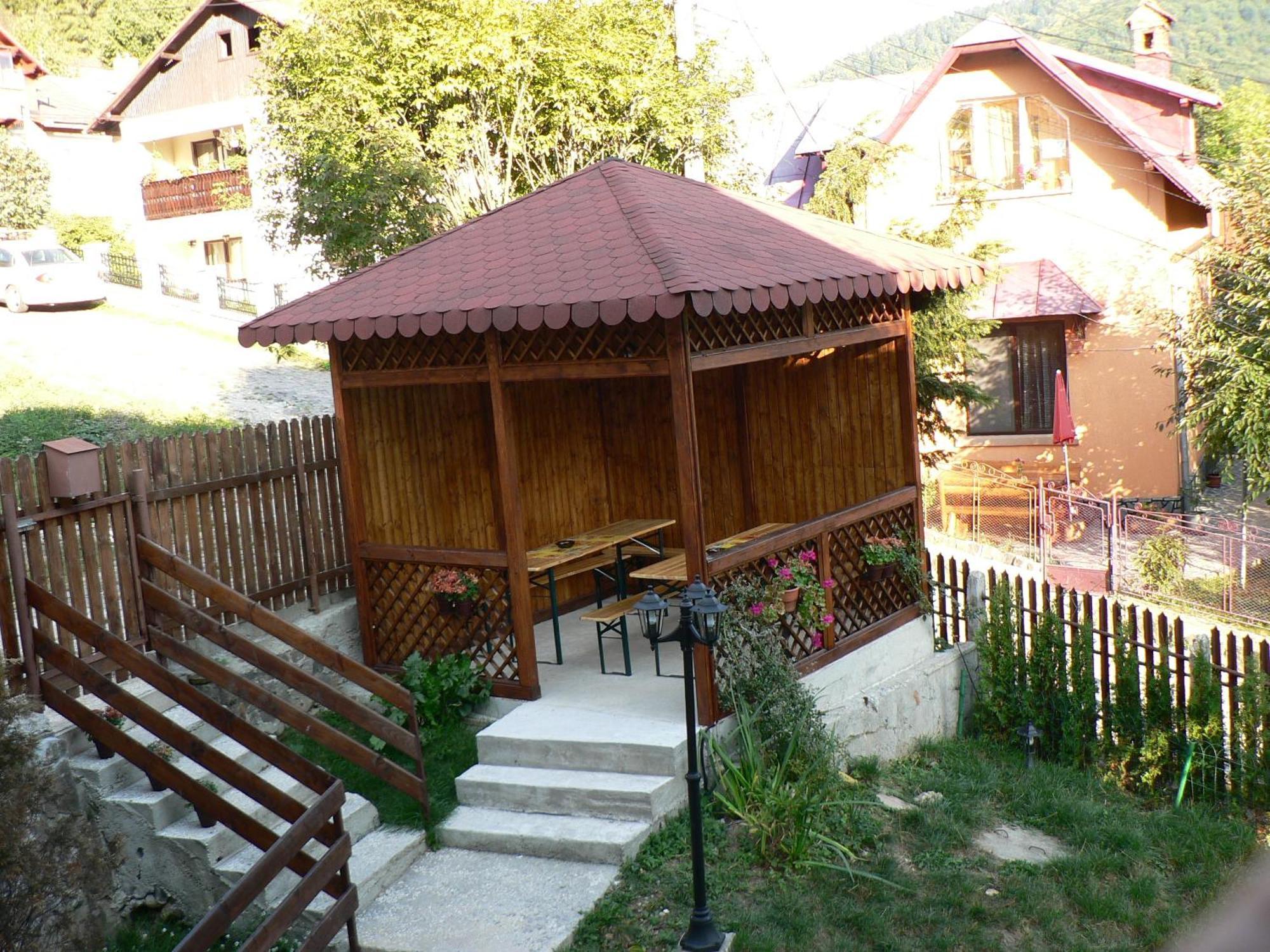 Hotel New Aosta Garden à Sinaia Extérieur photo