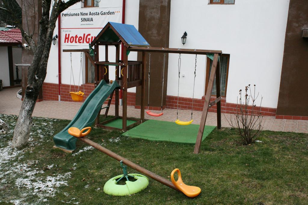 Hotel New Aosta Garden à Sinaia Extérieur photo