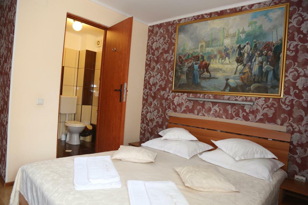 Hotel New Aosta Garden à Sinaia Extérieur photo